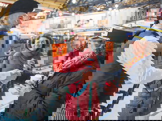 Promo Britains South East Bagpiper Piper London