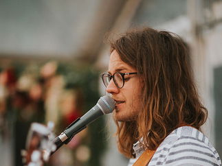 Promo Oliver Archer Singer Guitarist London