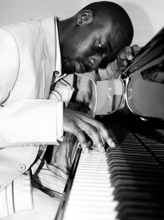 Promo James Nicholas Singer / Pianist Bedfordshire