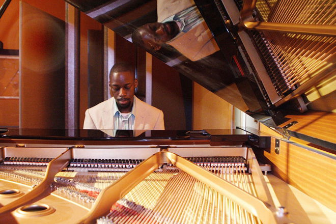 Promo James Nicholas Singer / Pianist Bedfordshire