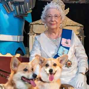 Video Message From The Queenby top look-alike Elizabeth Davis