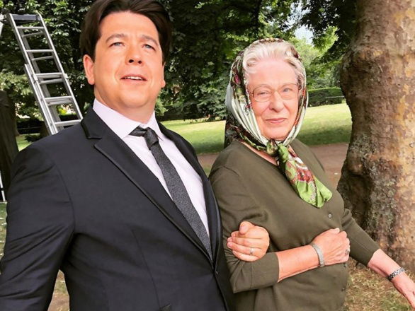 Promo Queen Elizabeth Lookalike Queen Lookalike Surrey