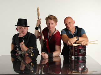 Promo Resident Heroes Rock and Pop Trio London