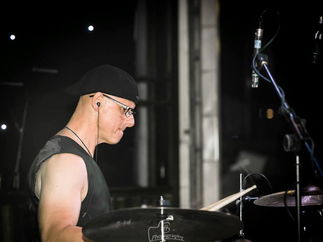 Promo Resident Heroes Rock and Pop Trio London