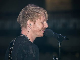 Promo Resident Heroes Rock and Pop Trio London