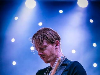 Promo Resident Heroes Rock and Pop Trio London