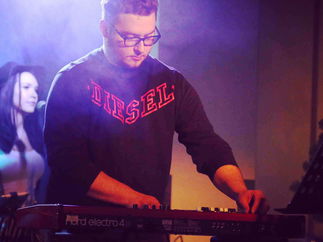 Promo Sam Willis Acoustic Artist Kent