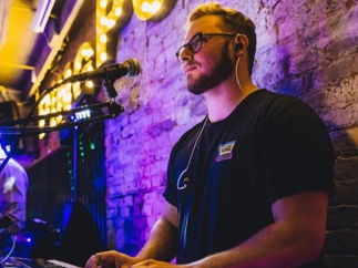 Promo Sam Willis Acoustic Artist Kent