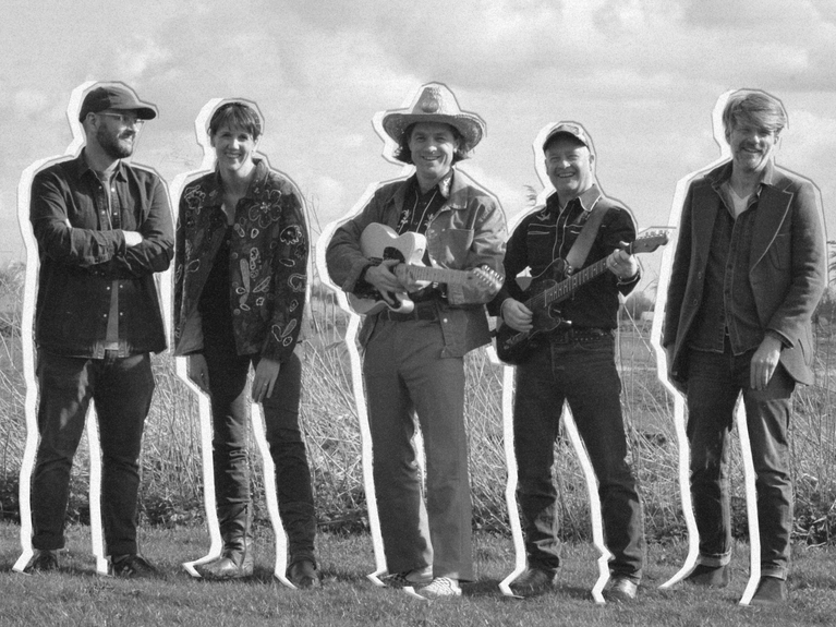 artists similar to Neon Country