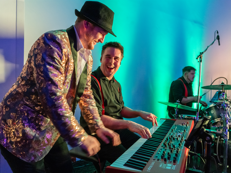 artists similar to Ultra Party Project