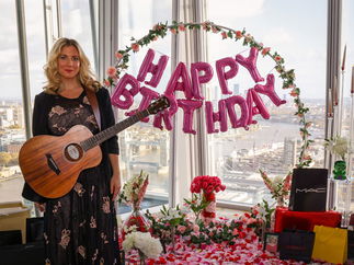 Promo Florence Smith Singer / Guitarist / Pianist / Ukelele London