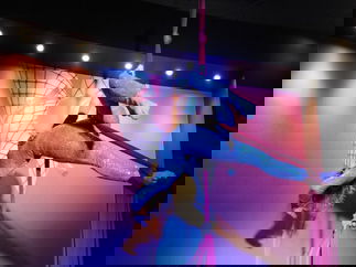 Promo Circus Cabaret Show Circus Performer East Sussex