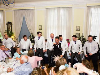 Promo The Singing Waitresses and Waiters Singing Waiter Hertfordshire