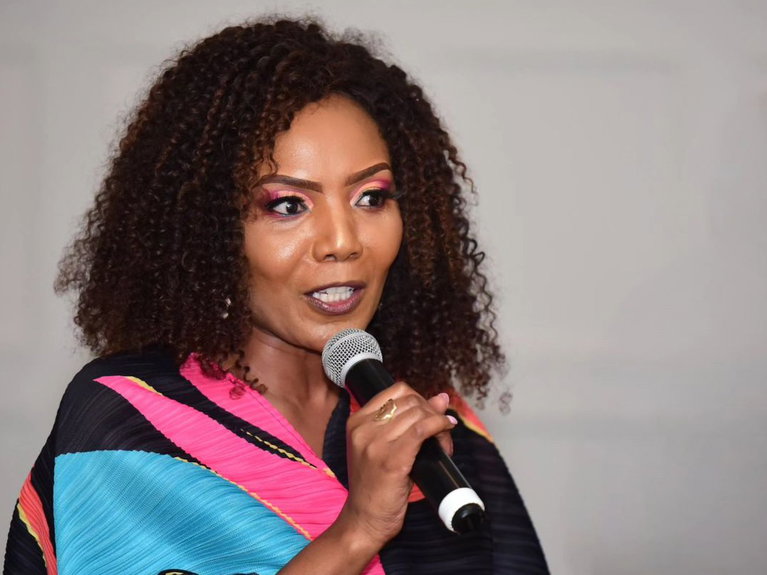 artists similar to Thenjiwe