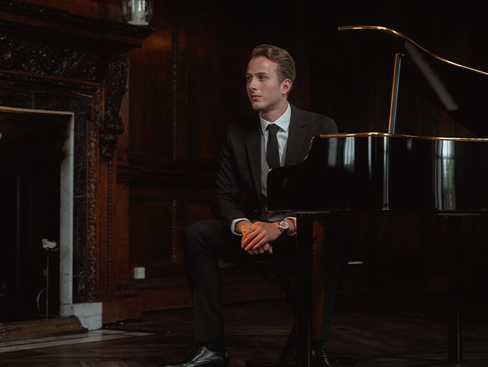 artists similar to Stephen James