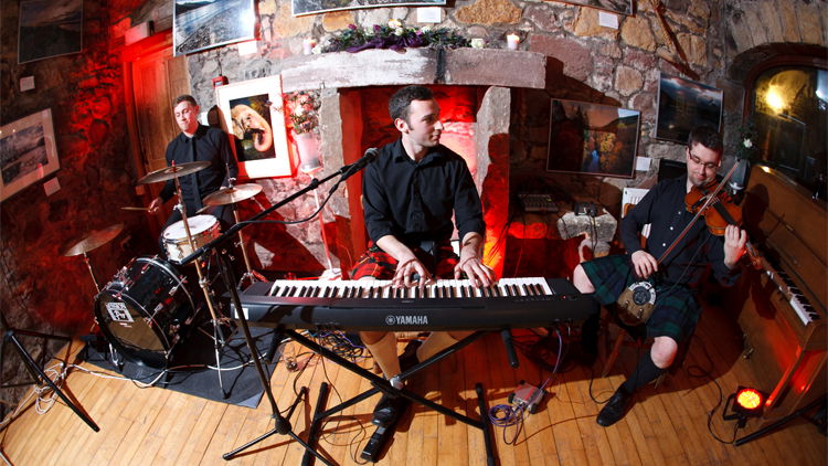 Ceilidh oots glasgow ceilidh band for hire