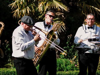 Promo The Hot Horns Brass Band Nottinghamshire