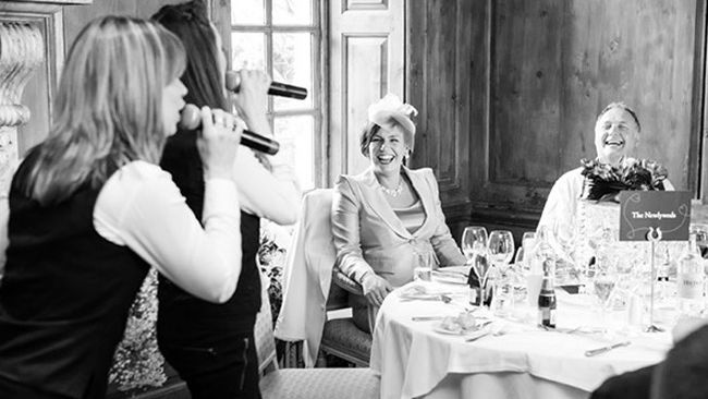 singing waitresses for hire