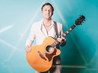 Promo Tom Wadd Singer Guitarist Oxfordshire