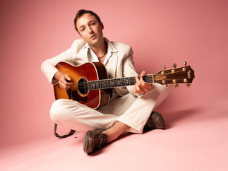 Promo Tom Wadd Singer Guitarist Oxfordshire