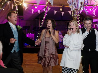 Promo Totally Spontaneous Singing Waiter Hertfordshire