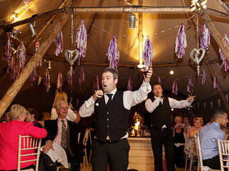 Promo Totally Spontaneous Singing Waiter Hertfordshire