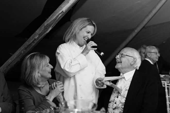 Promo Totally Spontaneous Singing Waiter Hertfordshire
