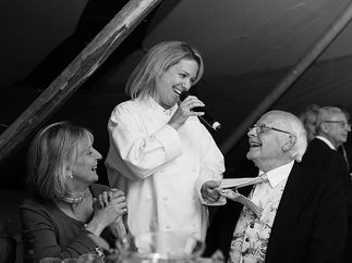 Promo Totally Spontaneous Singing Waiter Hertfordshire