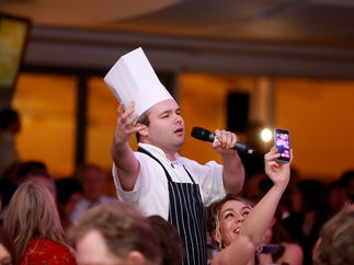 Promo Totally Spontaneous Singing Waiter Hertfordshire