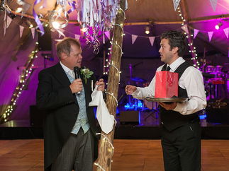 Promo Totally Spontaneous Singing Waiter Hertfordshire