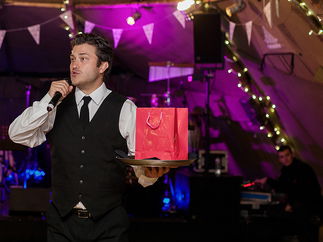 Promo Totally Spontaneous Singing Waiter Hertfordshire