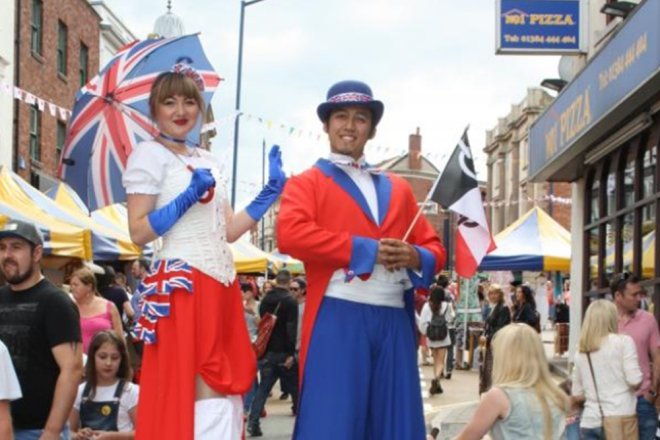 Promo Union Jack Stilt Walkers Street Performer Leicestershire