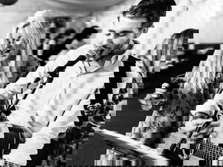 Promo Andy Michaels Solo Singer-Guitarist Gloucestershire