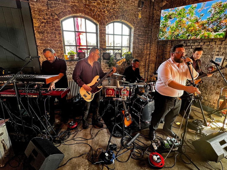 artists similar to The Cherries