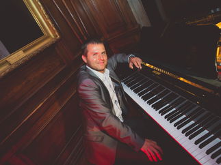 Promo Romance Pianist London