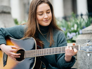 Promo Vicki Leal Singer Guitarist London