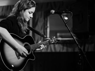 Promo Vicki Leal Singer Guitarist London