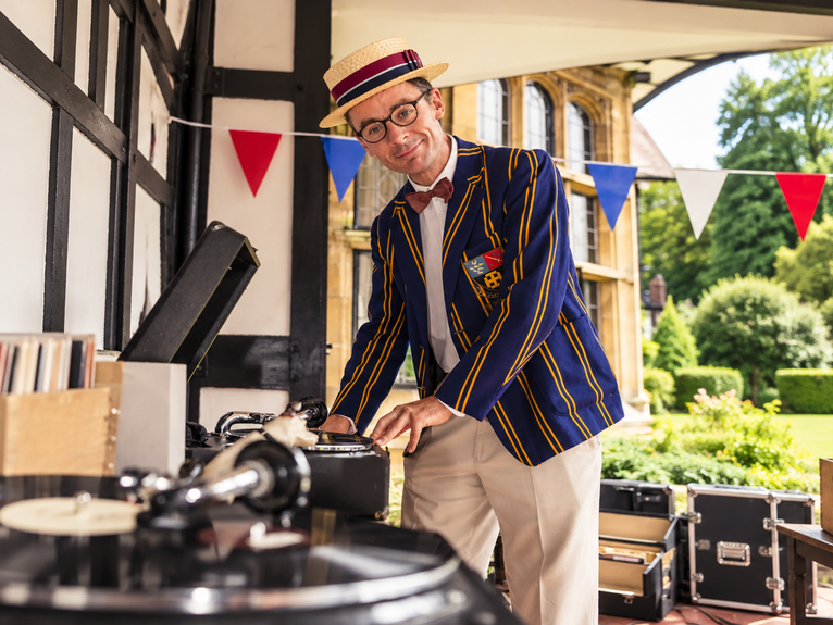 artists similar to The Vintage Gramophone Chap