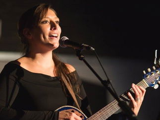 Promo Vivian Solo Singer-Pianist and Guitarist Derbyshire