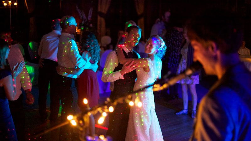 James & Kerry's first dance with 3 Mile Smile