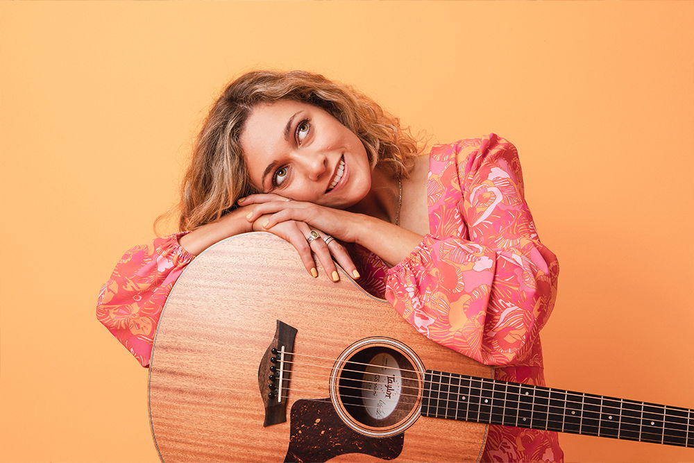 Acoustic wedding singer Kelly Barnes