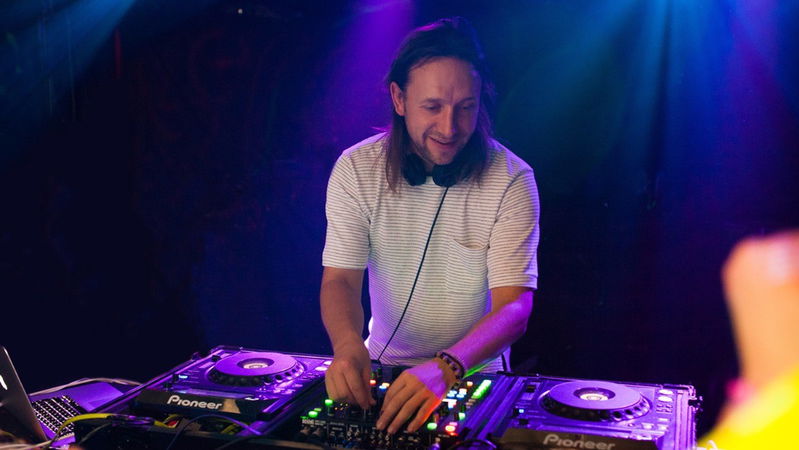 wedding dj booking options