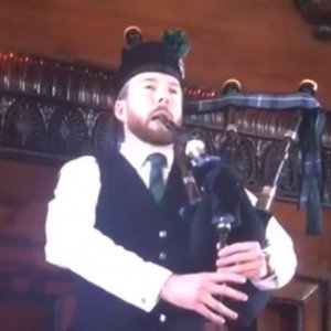 Video Britains South East Bagpiper  London