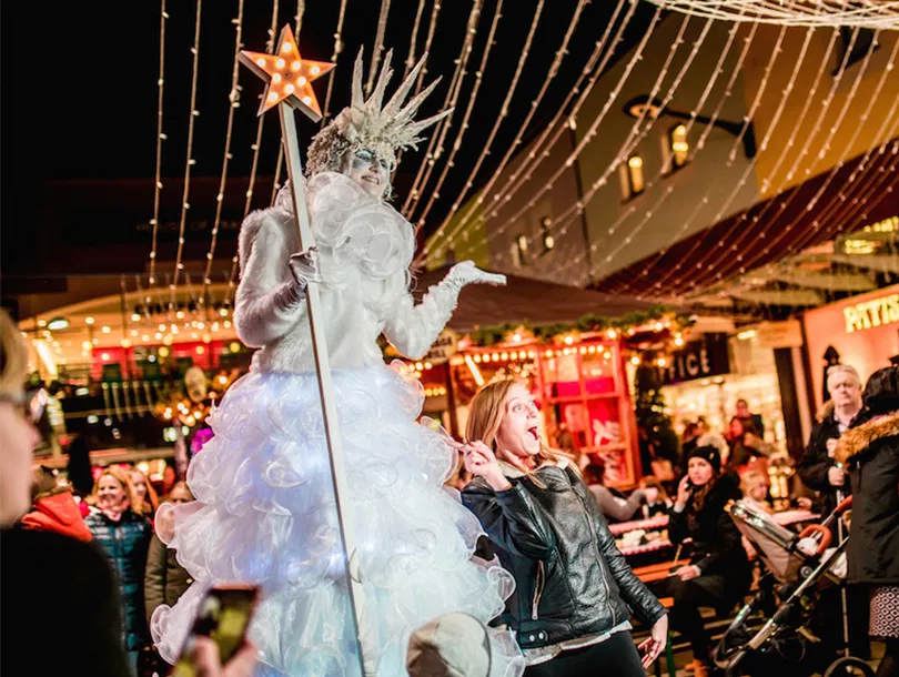 hire Christmas entertainers