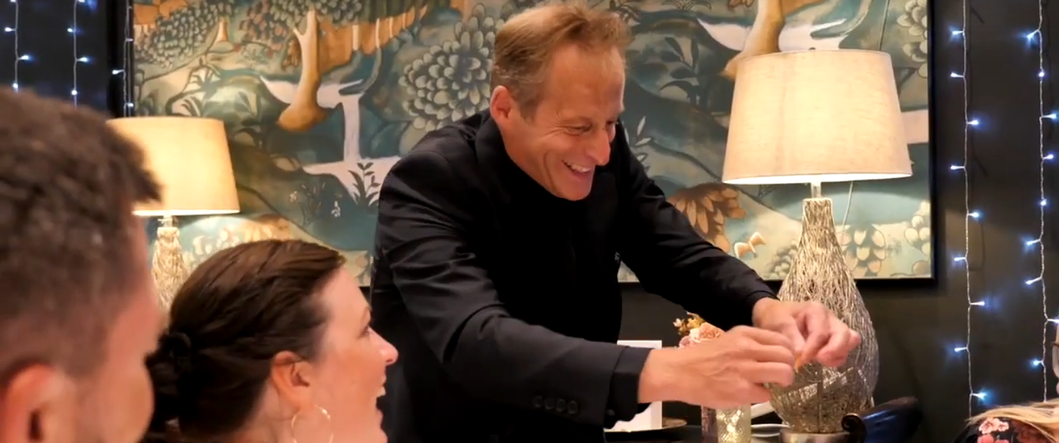 Video Close Up Magician Brett  West Midlands