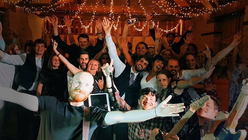 Important Questions to Ask Before Booking a Wedding Band