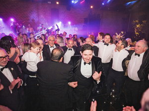 How to Tell If a Wedding Band Is Actually Good