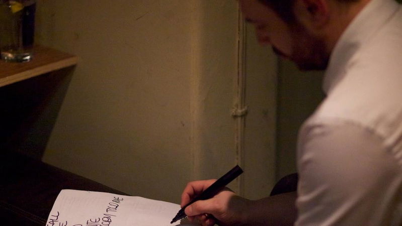 Joey from Hipster making set list amends