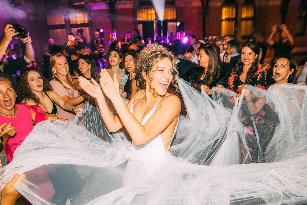 wedding band money saving tip 1