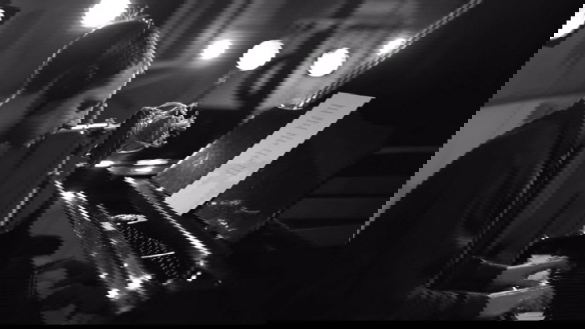 Jon Andrews Singer/Pianist London Alive Network